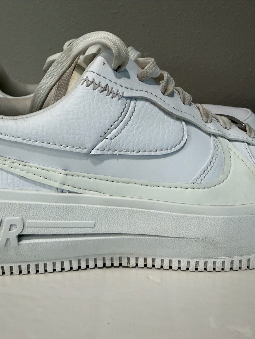 Nike White Women's Air Force 1 Low-Top Leather Sneakers
